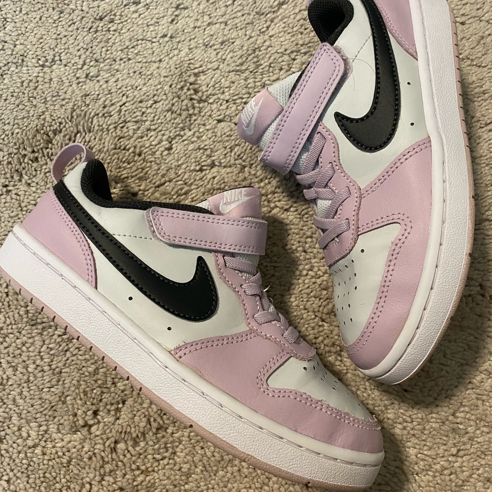 Nike Kids Court Borough Low 2 Velcro Lavender White Black 1.5Y